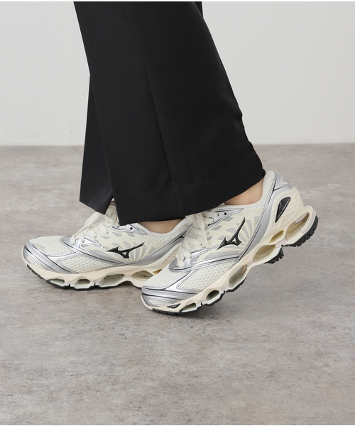 IENA（イエナ）の「MIZUNO/ミズノ Wave Prophecy LS スニーカー D1GA2511（スニーカー・レディース・チャコールグレー/アイボリー・23.5cm/23cm/25cm/24.5cm/24cm）」の7枚目の写真