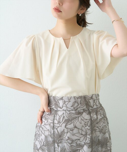 natural couture（ナチュラルクチュール）の「取りはずしチャーム2種類付きブラウス（シャツ/ブラウス・レディース・ネイビー/グレー/ピンク/アイボリー・FREE）」の2枚目の写真