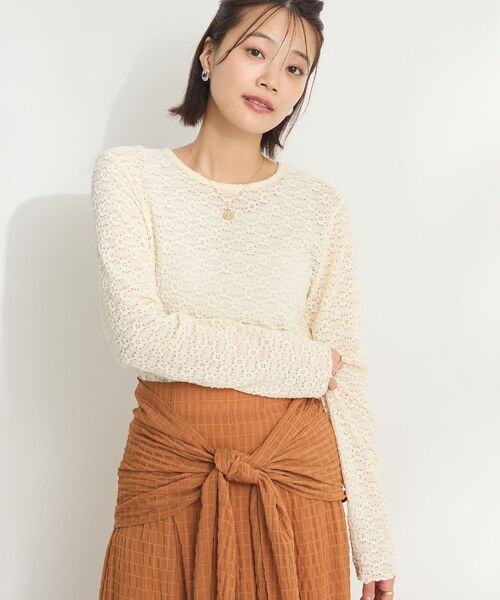 CRAFT STANDARD BOUTIQUE(クラフトスタンダードブティック)の「花柄レースシャーリングプルオーバー(ニット/セーター・レディース・イエロー/アイボリー/ブラック・FREE)」の2枚目の写真