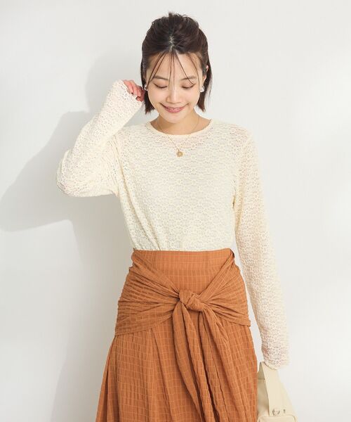 CRAFT STANDARD BOUTIQUE(クラフトスタンダードブティック)の「花柄レースシャーリングプルオーバー(ニット/セーター・レディース・イエロー/アイボリー/ブラック・FREE)」の5枚目の写真