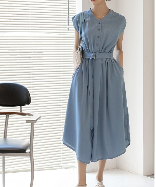 maison de LATIR(メゾンドラティール)の「夏服に最適!ノースリーブロングシャツワンピース(シャツワンピース・レディース・ブラック/イエロー/ブルー・M/L/XL)」の4枚目の写真