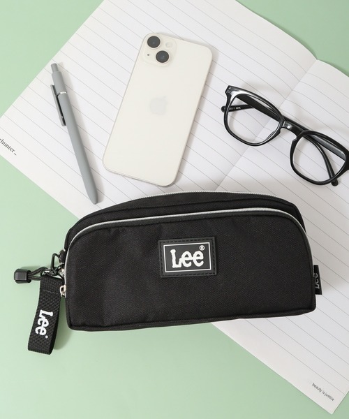 Lee(リー)の「Lee ポリエステル ラバープレート 前ポケット付 ポーチ(ポーチ・レディース・ブラック×ホワイト/ブラック×ブルー・FREE)」の2枚目の写真