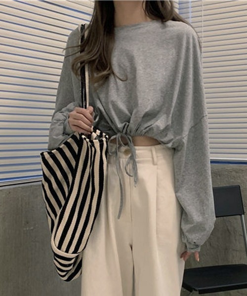 VIBGYOR(ヴィブジョー)の「【EIZZ/アイズ】クロップド丈 カットデザイン トップス(Tシャツ/カットソー・レディース・ホワイト/ブラック/グレー・FREE)」の4枚目の写真