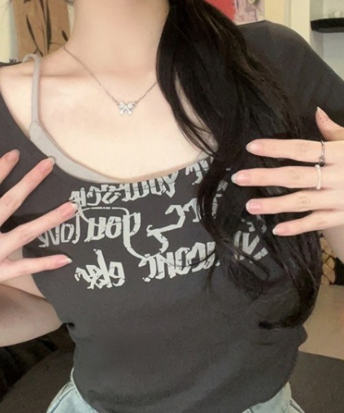 lilful(リルフル)の「フェイクレイヤードホルターネックロゴピチT(Tシャツ/カットソー・レディース・ベージュ/ダークグレー・M/S)」の21枚目の写真