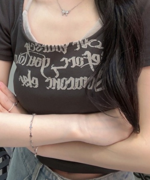 lilful(リルフル)の「フェイクレイヤードホルターネックロゴピチT(Tシャツ/カットソー・レディース・ベージュ/ダークグレー・M/S)」の22枚目の写真