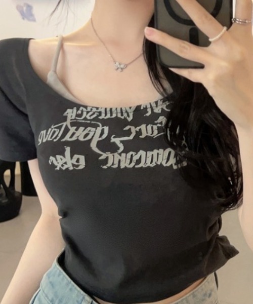 lilful(リルフル)の「フェイクレイヤードホルターネックロゴピチT(Tシャツ/カットソー・レディース・ベージュ/ダークグレー・M/S)」の19枚目の写真