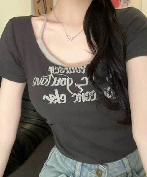 lilful(リルフル)の「フェイクレイヤードホルターネックロゴピチT(Tシャツ/カットソー・レディース・ベージュ/ダークグレー・M/S)」の18枚目の写真