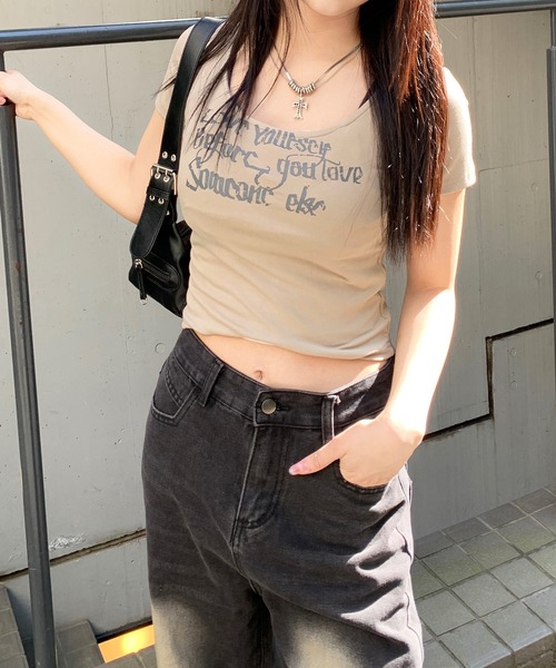 lilful(リルフル)の「フェイクレイヤードホルターネックロゴピチT(Tシャツ/カットソー・レディース・ベージュ/ダークグレー・M/S)」の10枚目の写真
