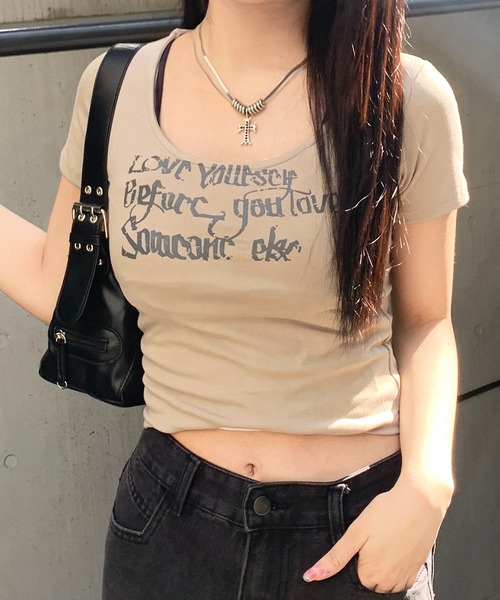 lilful(リルフル)の「フェイクレイヤードホルターネックロゴピチT(Tシャツ/カットソー・レディース・ベージュ/ダークグレー・M/S)」の12枚目の写真