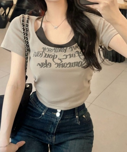 lilful(リルフル)の「フェイクレイヤードホルターネックロゴピチT(Tシャツ/カットソー・レディース・ベージュ/ダークグレー・M/S)」の9枚目の写真