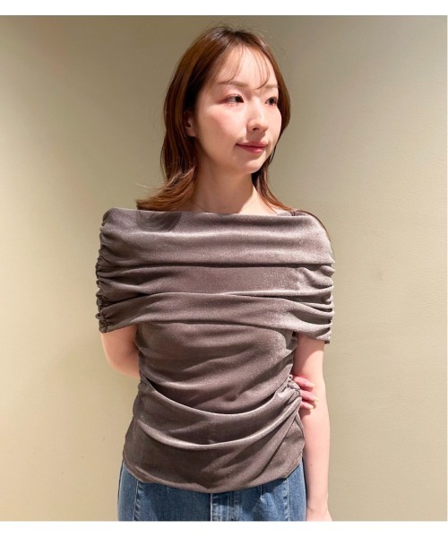 オフショルチュールベロアトップス