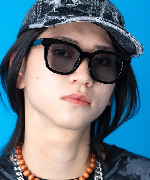 ブラック ピンクレンズ スクエアサングラス vidg00467_91932955-8ae6-40a1-