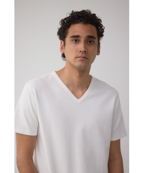 AZUL by moussy（アズールバイマウジー）の「タックフライスVネックTシャツ（Tシャツ/カットソー・メンズ・ホワイト/ブラック/杢グレー・SMALL/MEDIUM/LARGE/X-LARGE）」の4枚目の写真