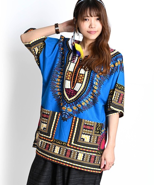 MARAI(マーライ)の「ダシキ柄半袖Tシャツ(Tシャツ/カットソー・レディース・レッド/ホワイト/ブルー/イエロー/ブラック・FREE)」の3枚目の写真