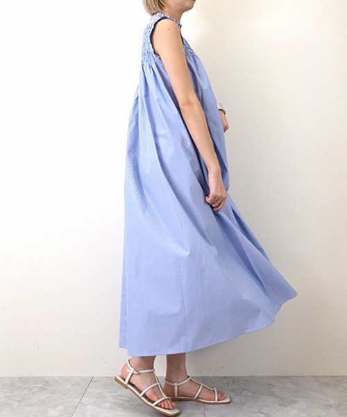 STYLEBLOCK（スタイルブロック）の「先染めストライプシャーリングノースリーブワンピース（ワンピース・レディース・ブラック/ブルー・M）」の4枚目の写真