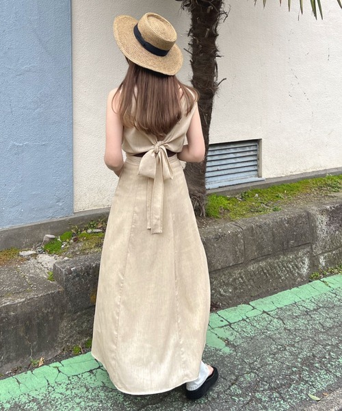 Futier land(フューティアランド)の「リゾートワンピ。夏大人バックリボンリネンワンピース(ワンピース・レディース・ブラック/ブルー/イエロー/オートミール・MEDIUM/LARGE)」の2枚目の写真