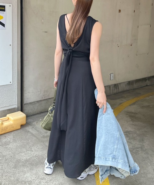 Futier land(フューティアランド)の「リゾートワンピ。夏大人バックリボンリネンワンピース(ワンピース・レディース・ブラック/ブルー/イエロー/オートミール・MEDIUM/LARGE)」の7枚目の写真