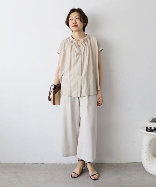 le.coeur blanc(ルクールブラン)の「《手洗い可能》T/R追撚フレンチスリーブブラウス(シャツ/ブラウス・レディース・ベージュ/ブラック/ミント・38)」の15枚目の写真