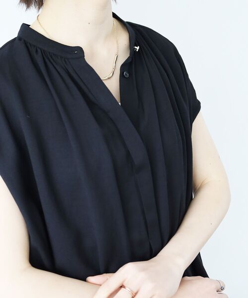 le.coeur blanc(ルクールブラン)の「《手洗い可能》T/R追撚フレンチスリーブブラウス(シャツ/ブラウス・レディース・ベージュ/ブラック/ミント・38)」の21枚目の写真