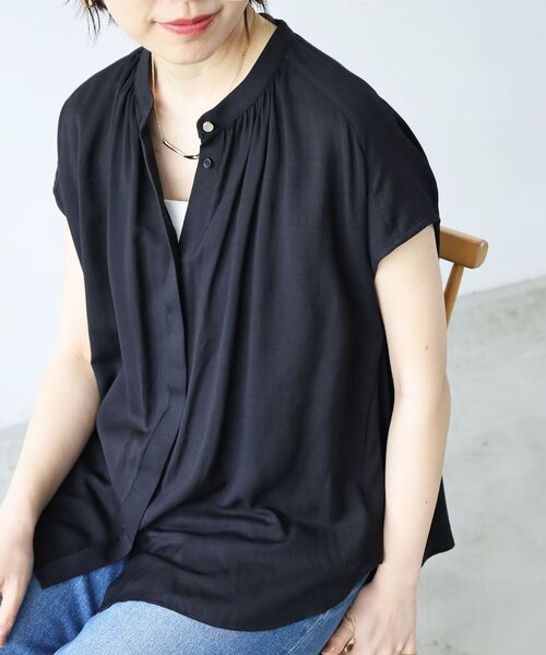 le.coeur blanc(ルクールブラン)の「《手洗い可能》T/R追撚フレンチスリーブブラウス(シャツ/ブラウス・レディース・ベージュ/ブラック/ミント・38)」の22枚目の写真