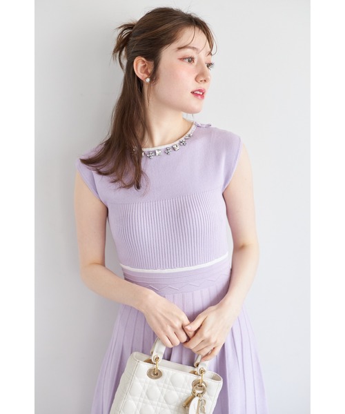 新品タグ付 トッコクローゼット プリーツニットワンピース リボン＆ビジュー付き配色ライン入りプリーツニットワンピース
