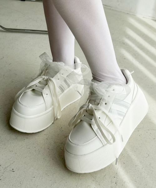 one after another NICE CLAUP(ワンアフターアナザーナイスクラップ)の「【新色追加】プラットフォームリボンカスタムスニーカー(スニーカー・レディース・ホワイト/ネイビー/サックスブルー・S/M/L)」の10枚目の写真