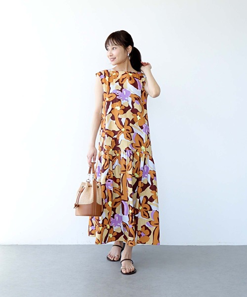 Jines(ジネス)の「Deveaueプリントティアードワンピース(ワンピース・レディース・ブルー/ブラウン・38)」の22枚目の写真