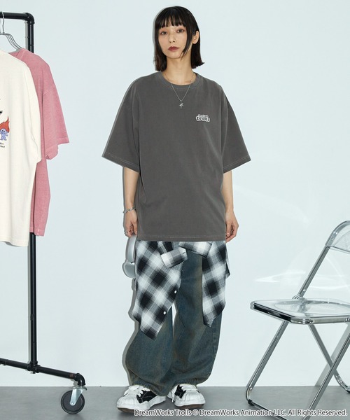 Anchor Smith(アンカー スミス)の「Good Luck Trolls 別注 ヴィンテージ加工 オーバーサイズプリント半袖Tシャツ/ グッドラックトロールズ(Tシャツ/カットソー・レディース・ブラック/アイボリー/ピンク・M/L)」の9枚目の写真