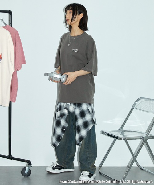 Anchor Smith(アンカー スミス)の「Good Luck Trolls 別注 ヴィンテージ加工 オーバーサイズプリント半袖Tシャツ/ グッドラックトロールズ(Tシャツ/カットソー・レディース・ブラック/アイボリー/ピンク・M/L)」の10枚目の写真