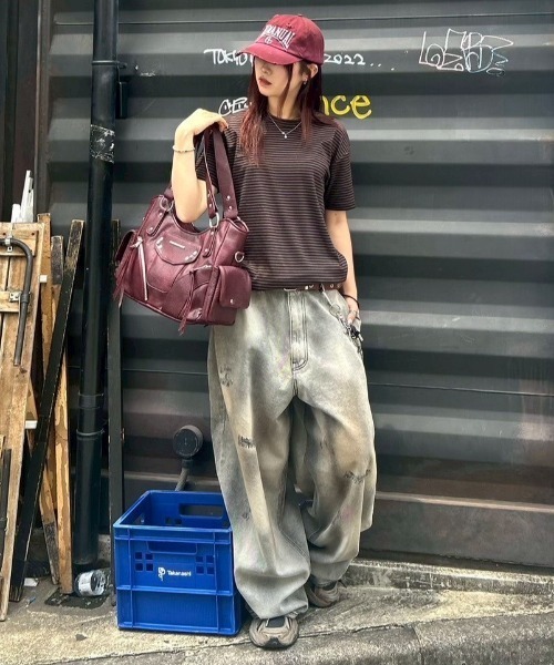 Chikashitsu +（チカシツプラス）の「【Chikashitsu +】point wash balloon denim pants / 【チカシツプラス】ポイントウォッシングバルーンデニムパンツ（デニムパンツ・メンズ・ブラック/グレー・M/L）」の2枚目の写真