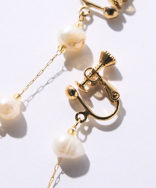un dix cors（アンディコール）の「淡水パールチェーンイヤリング（イヤリング・レディース・ゴールド・FREE）」の4枚目の写真