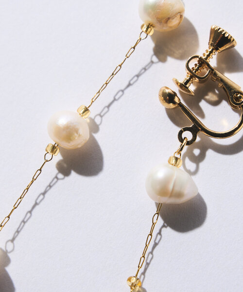 un dix cors（アンディコール）の「淡水パールチェーンイヤリング（イヤリング・レディース・ゴールド・FREE）」の5枚目の写真