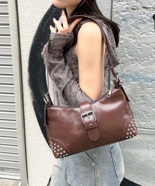 wears(ウェアーズ)の「スタッズフラップハンドバッグ(ハンドバッグ・レディース・ブラック/ホワイト/レッド/ブラウン・FREE)」の4枚目の写真