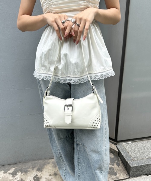 wears(ウェアーズ)の「スタッズフラップハンドバッグ(ハンドバッグ・レディース・ブラック/ホワイト/レッド/ブラウン・FREE)」の11枚目の写真