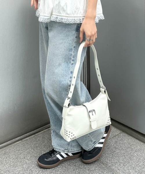 wears(ウェアーズ)の「スタッズフラップハンドバッグ(ハンドバッグ・レディース・ブラック/ホワイト/レッド/ブラウン・FREE)」の13枚目の写真