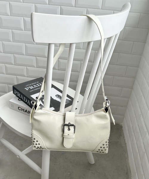 wears(ウェアーズ)の「スタッズフラップハンドバッグ(ハンドバッグ・レディース・ブラック/ホワイト/レッド/ブラウン・FREE)」の5枚目の写真