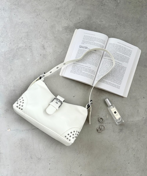 wears(ウェアーズ)の「スタッズフラップハンドバッグ(ハンドバッグ・レディース・ブラック/ホワイト/レッド/ブラウン・FREE)」の6枚目の写真