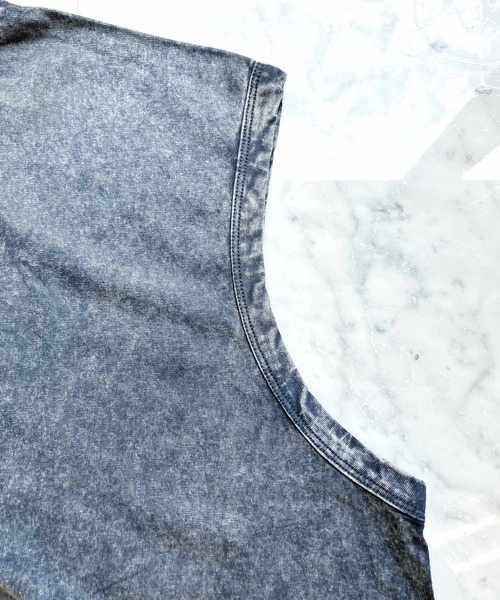 JOHNNY WOLF(ジョニーウルフ)の「SCUTUM オーバーサイズ ピグメント ノースリーブTシャツ(Tシャツ/カットソー・メンズ・ブラック/モカ/インディゴブルー/カーキ/オフホワイト・L/M)」の13枚目の写真