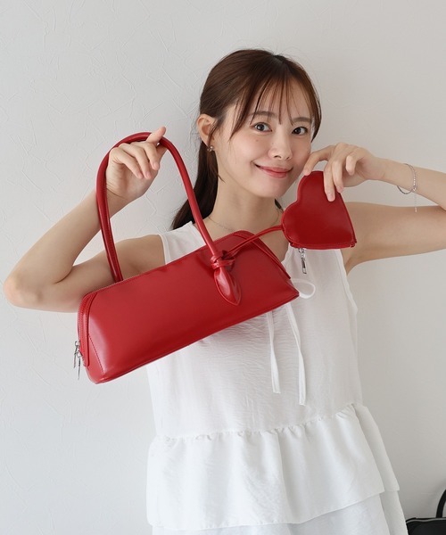 BLUEEAST(ブルーイースト)の「ハートポーチ付きフルートショルダーバッグ(ハンドバッグ・レディース・ホワイト/レッド/ブラック・FREE)」の3枚目の写真