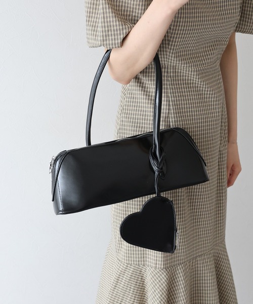 BLUEEAST(ブルーイースト)の「ハートポーチ付きフルートショルダーバッグ(ハンドバッグ・レディース・ホワイト/レッド/ブラック・FREE)」の2枚目の写真