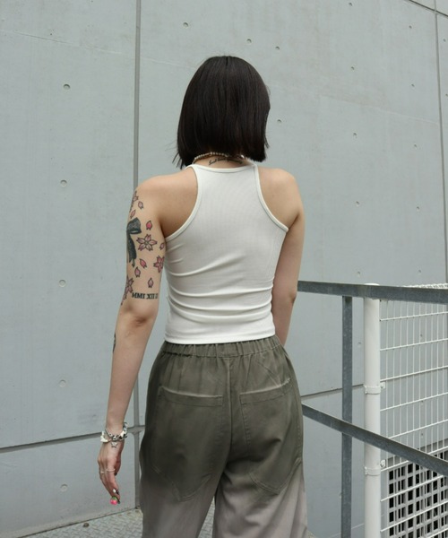 FIG&VIPER（フィグアンドバイパー）の「カップ付ホルターネックタンク（タンクトップ・レディース・ブラック/ホワイト/グレー・FREE）」の13枚目の写真