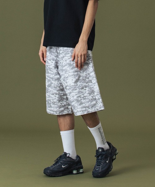 XLARGE（エクストララージ）の「DIGITAL CAMO JACQUARD SHORTS（その他パンツ・メンズ・ブラック/ホワイト・32inch/30inch/36inch/34inch）」の2枚目の写真