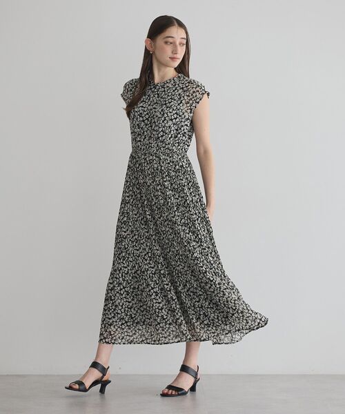 YECCA VECCA（イェッカヴェッカ）の「小花柄プリーツワンピース