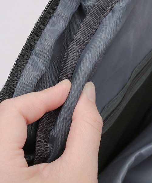 KANGOL(カンゴール)の「フロントマルチポケット 2層式 大容量 バックパック A4・PC収納対応 メッシュポケット付き(バックパック/リュック・メンズ・ブラック・FREE)」の10枚目の写真