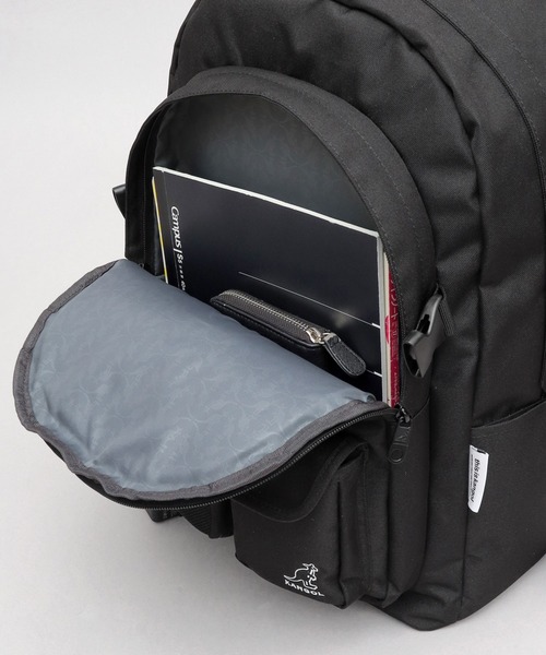 KANGOL(カンゴール)の「フロントマルチポケット 2層式 大容量 バックパック A4・PC収納対応 メッシュポケット付き(バックパック/リュック・メンズ・ブラック・FREE)」の13枚目の写真