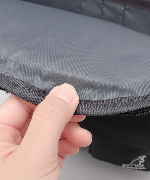 KANGOL(カンゴール)の「フロントマルチポケット 2層式 大容量 バックパック A4・PC収納対応 メッシュポケット付き(バックパック/リュック・メンズ・ブラック・FREE)」の14枚目の写真