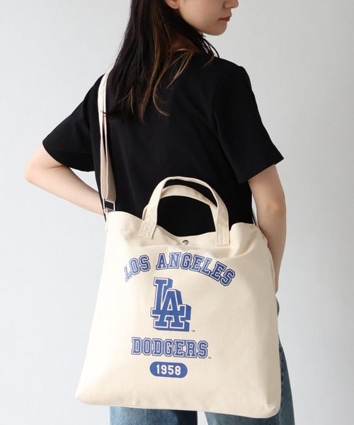MLB（メジャーリーグベースボール）の「【MLB/メジャーリーグベースボール】2WAYコットンキャンバスショルダーバッグ（ショルダーバッグ・メンズ・アイボリー系1/アイボリー系2/アイボリー系3・FREE）」の2枚目の写真
