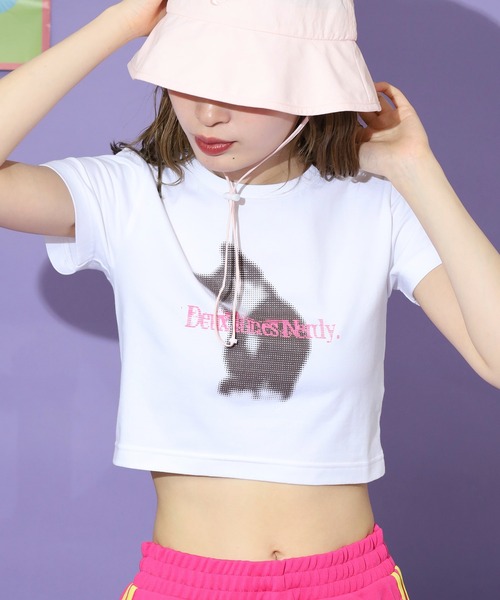 NERDY（ノルディ）の「クロップド Tシャツ（Tシャツ/カットソー・レディース・ホワイト/ブラック/ピンク・S/M/SS）」の2枚目の写真