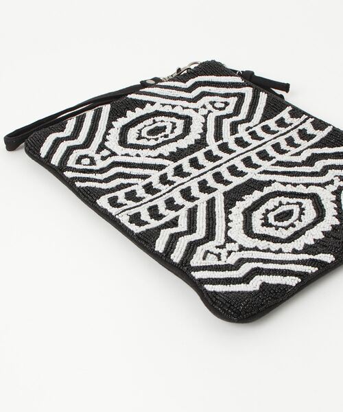 MAISON mou(メゾンムー)の「【Swaraj/スワラージ】ビーズクラッチ(手刺繍ビーズ)(クラッチバッグ・レディース・ブラック・FREE)」の3枚目の写真