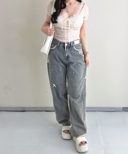 frunco（フランコ）の「【ZOZO限定】小花柄VネックTシャツ（Tシャツ/カットソー・レディース・ホワイト/グレー/ブラック/アイボリー・FREE）」の22枚目の写真